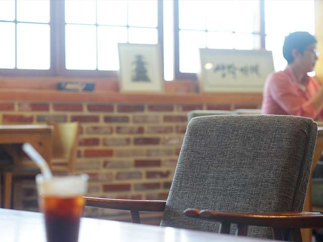 Large_thinkcafewith_01